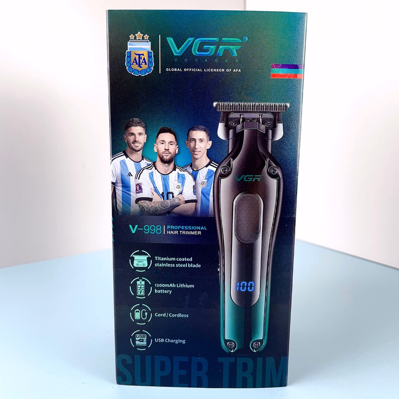 ماشین اصلاح موی سر و صورت وی جی ار مدل V-998 با تیغه تیتانیوم، استفاده خشک و مرطوب، باتری لیتیومی 1200 میلیآمپر، نمایش وضعیت باتری، طراحی ارگونومیک، به همراه 4 شانه در اندازههای 1، 3، 5 و 7 میلیمتر