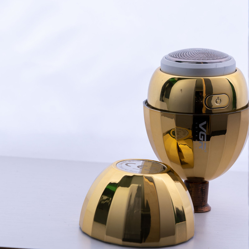 ماشین اصلاح موی صورت وی جی ار مدل V-321 با تیغه استیل ضدزنگ، ضدآب، چرخشی، باتری قابل شارژ، شارژ سریع با کابل USB، همراه با برس تمیزکننده و چراغ نمایشگر
