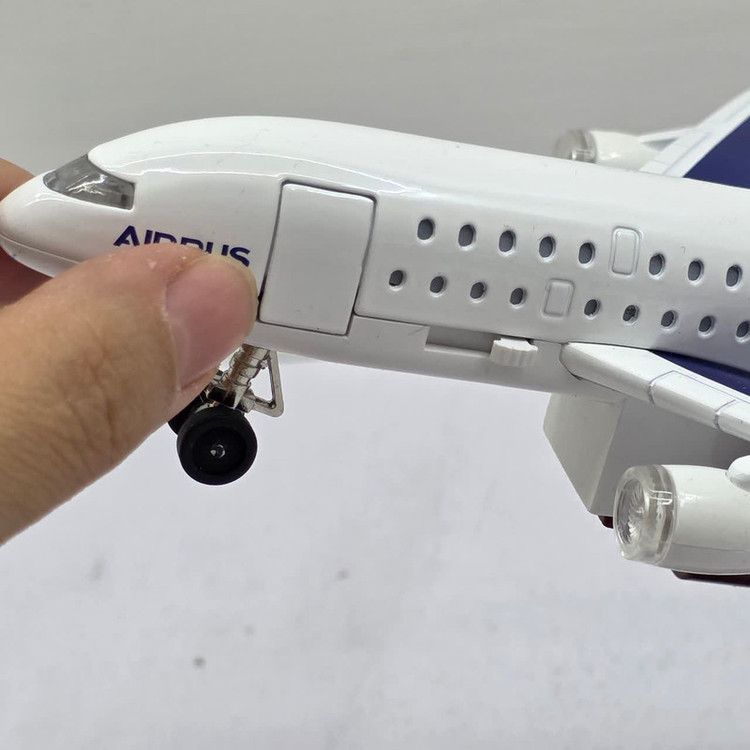 ماکت هواپیما ناب سل مدل فلزی موزیکال چراغدار ایرباسA380 استند دار با پله مسافر AIRBUS A380 همراه با جاسوییچی