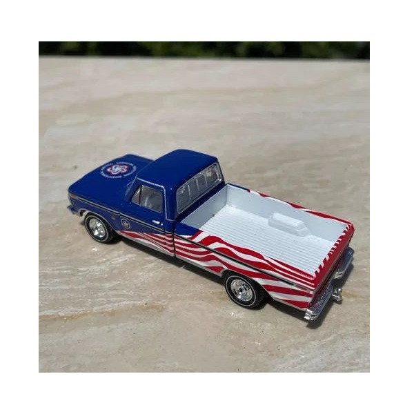 ماکت ماشین بازی گرینلایت مدل FORD PICKUP F150 1976 مقیاس 1:64 با حرکت اصطکاکی و طراحی دقیق