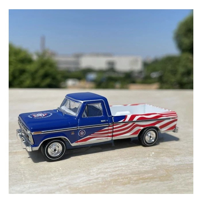 ماکت ماشین بازی گرینلایت مدل FORD PICKUP F150 1976 مقیاس 1:64 با حرکت اصطکاکی و طراحی دقیق