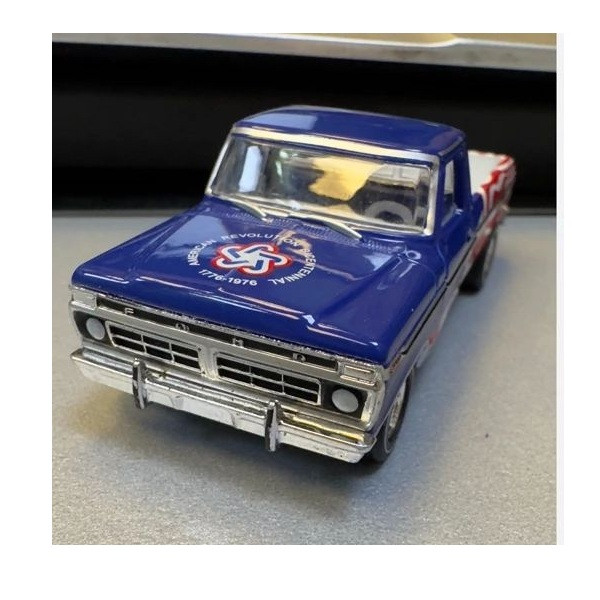 ماکت ماشین بازی گرینلایت مدل FORD PICKUP F150 1976 مقیاس 1:64 با حرکت اصطکاکی و طراحی دقیق