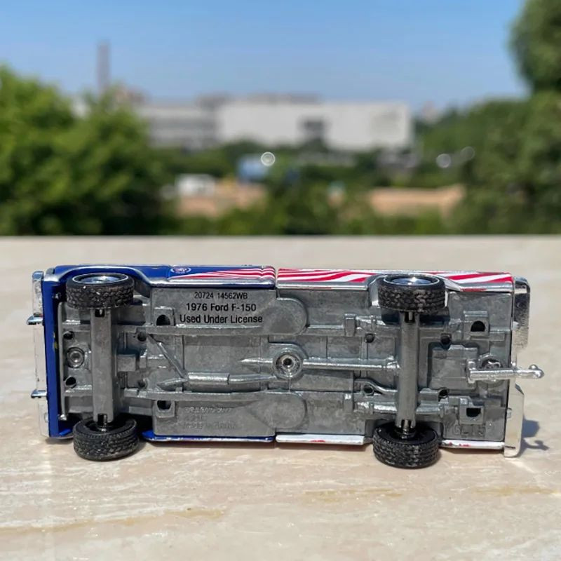 ماکت ماشین بازی گرینلایت مدل FORD PICKUP F150 1976 مقیاس 1:64 با حرکت اصطکاکی و طراحی دقیق