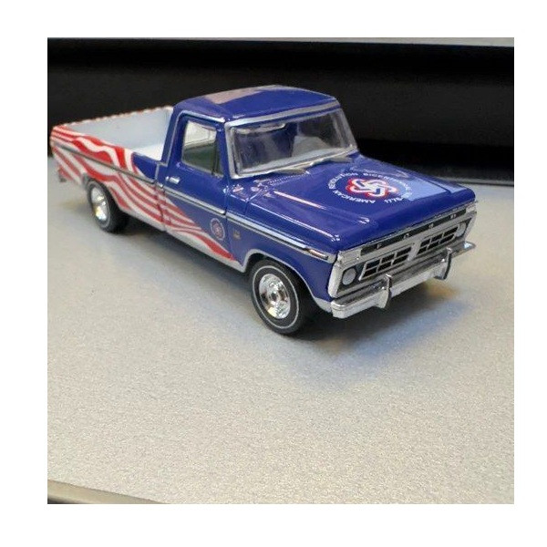ماکت ماشین بازی گرینلایت مدل FORD PICKUP F150 1976 مقیاس 1:64 با حرکت اصطکاکی و طراحی دقیق