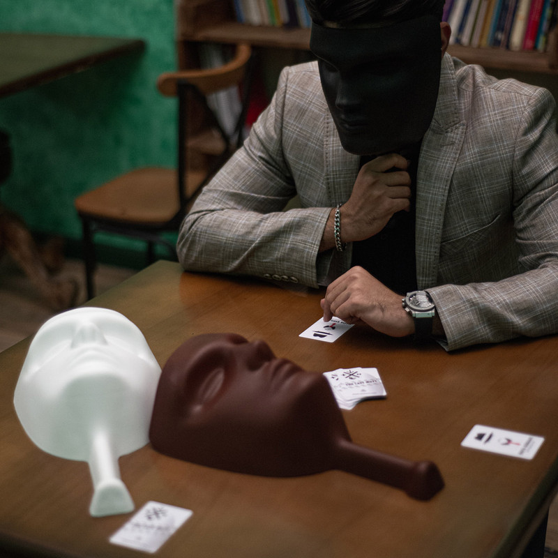 ماسک ایفای نقش مدل مافیا بسته 10 عددی به همراه نشان تایید